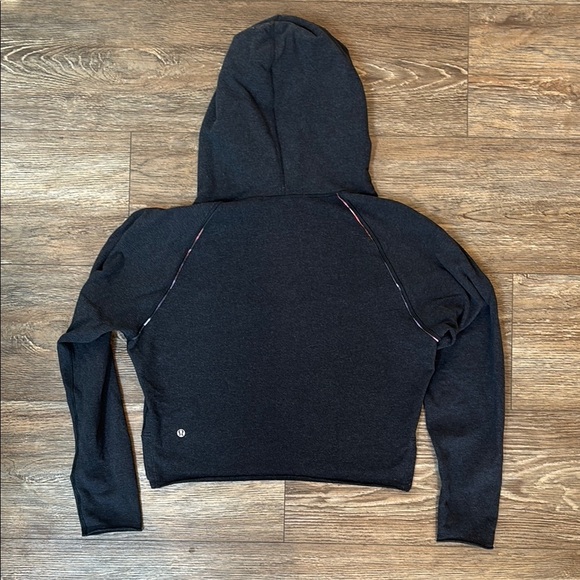 Lululemon Heathered Black Cropped Please Me Pullover Women's est Size 8 - Picture 8 of 9